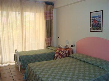 B&B La Grotta Sant'Alessio Siculo Eksteriør billede